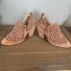 Size 10 Ankle Boots 2 1/2 in heel.Great Condition.